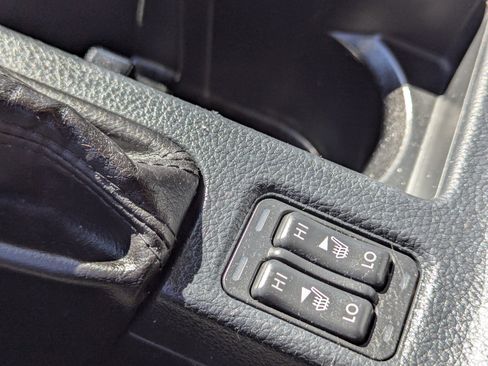 Used 2017 Subaru Crosstrek 2.0i Premium image 12