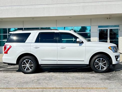 Used 2020 Ford Expedition XLT image 3