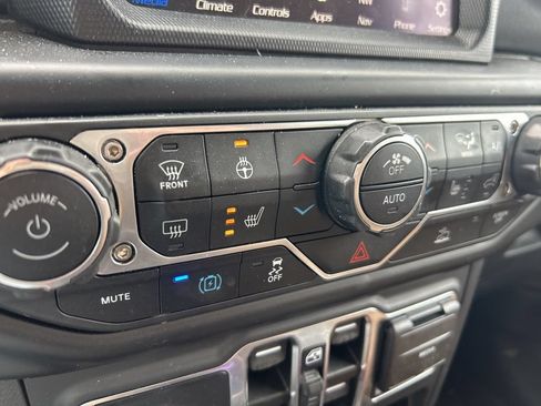 Used 2023 Jeep Wrangler Unlimited Sahara w/ Cold Weather Group AWD/4WD image 11