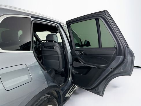 Used 2025 BMW X5 xDrive50e image 32