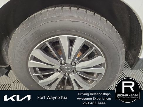 Used 2019 Nissan Pathfinder SV AWD/4WD image 11