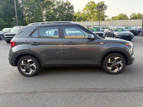 Certified 2024 Hyundai Venue SEL FWD image 4