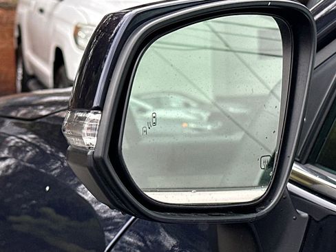 Certified 2024 Toyota Highlander XLE image 17