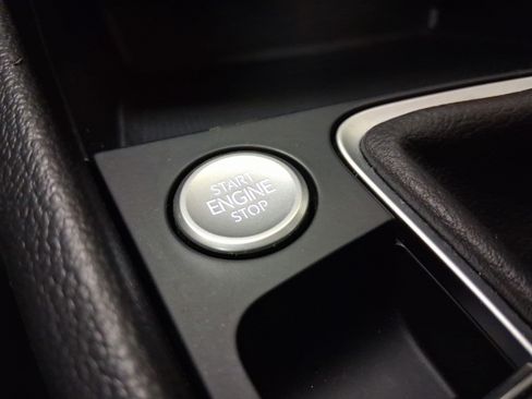 Used 2023 Volkswagen Jetta SE FWD image 13