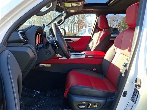 Used 2024 Lexus LX 600 F Sport image 13