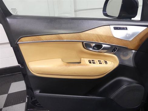 Used 2017 Volvo XC90 T6 Inscription w/ Vision Package image 17