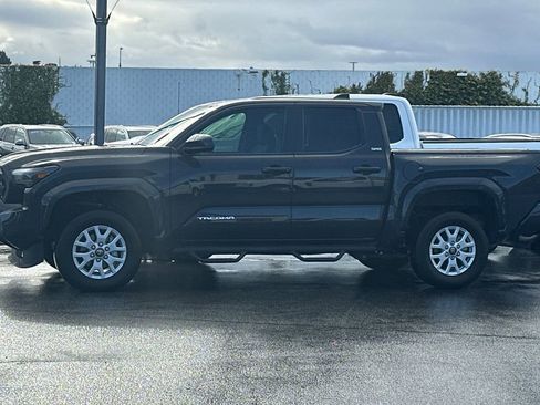 Used 2024 Toyota Tacoma SR5 AWD/4WD image 7
