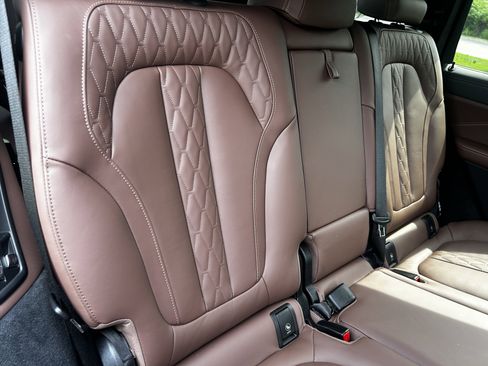 Used 2024 BMW X7 M60i w/ Executive Package image 34