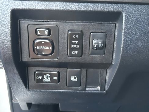 Used 2018 Toyota Tundra SR5 image 17