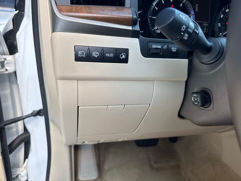 Used 2021 Lexus LX 570 4WD w/ Luxury Package image 33