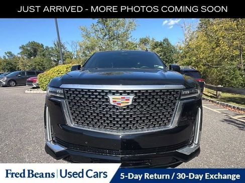 Used 2023 Cadillac Escalade ESV Premium Luxury AWD/4WD image 2