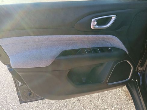 Certified 2024 Jeep Compass Latitude image 12