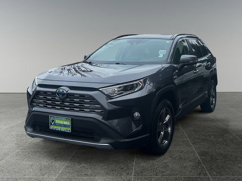 Used 2020 Toyota RAV4 Limited image 4