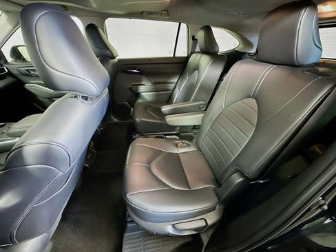Used 2024 Toyota Highlander XLE image 22