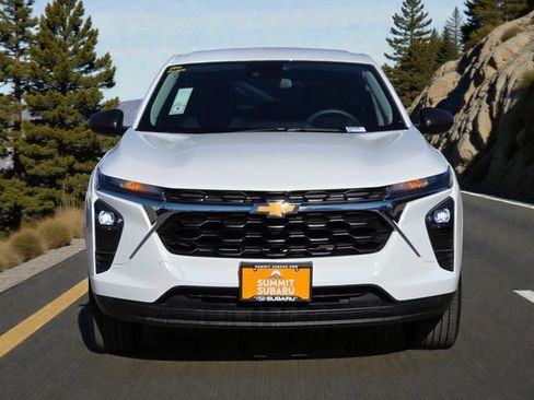 Used 2025 Chevrolet Trax LS image 3