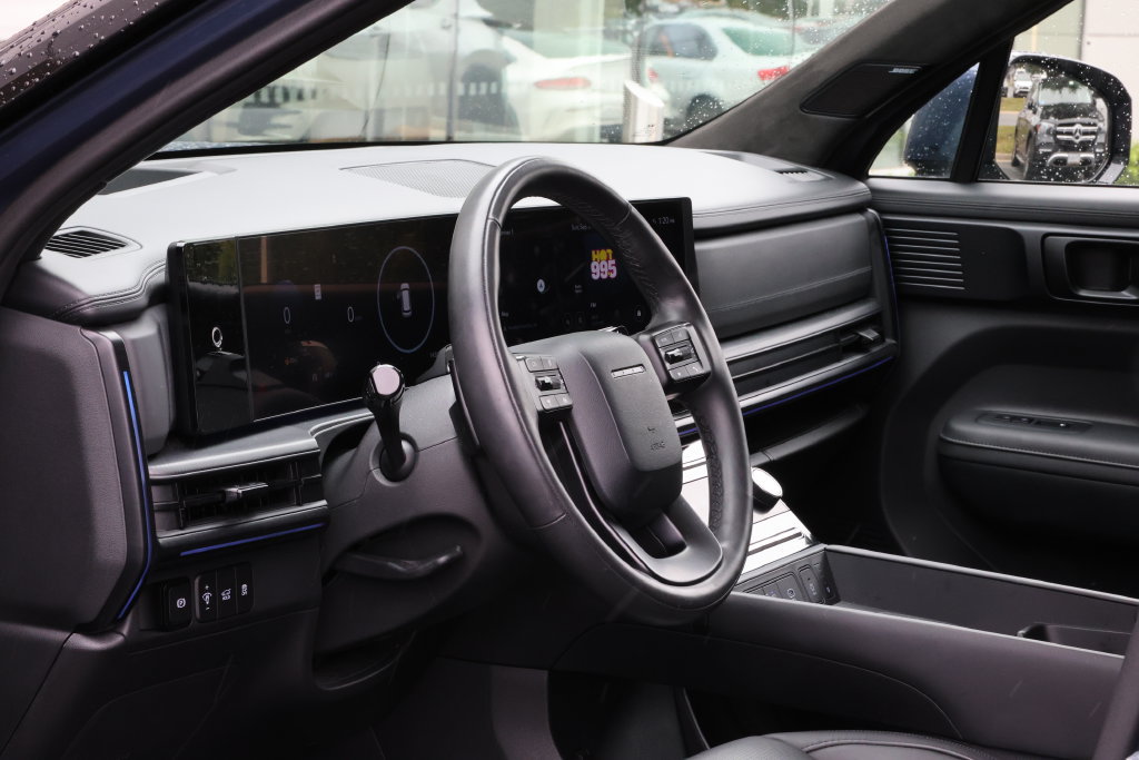 Used 2025 Hyundai Santa Fe Calligraphy AWD/4WD image 9