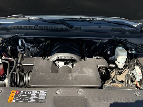 Used 2019 Chevrolet Suburban LT RWD image 13