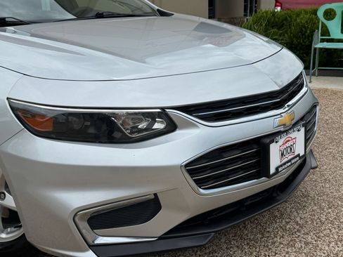Used 2018 Chevrolet Malibu LS FWD image 2