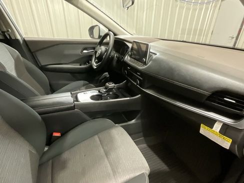 Used 2023 Nissan Rogue SV image 14