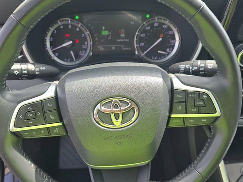Used 2022 Toyota Highlander XLE AWD/4WD image 8
