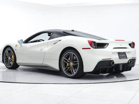 Used 2017 Ferrari 488 GTB RWD image 7