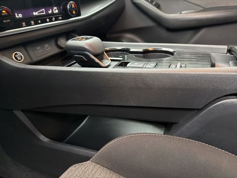 Used 2021 Nissan Rogue SV image 41