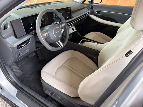 Used 2025 Hyundai Sonata SEL FWD image 2