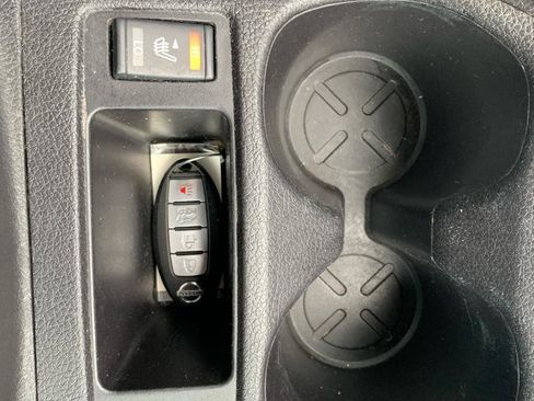Used 2016 Nissan Rogue SV w/ SV Premium Package FWD image 17
