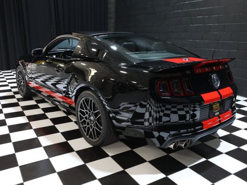 Used 2013 Ford Mustang Shelby GT500 RWD image 29