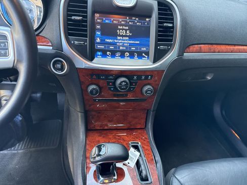 Used 2014 Chrysler 300 RWD image 16