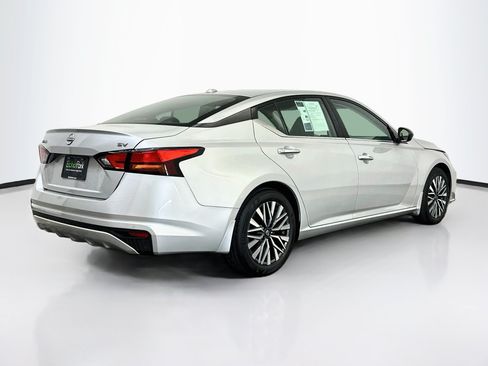 Used 2024 Nissan Altima 2.5 SV FWD image 9