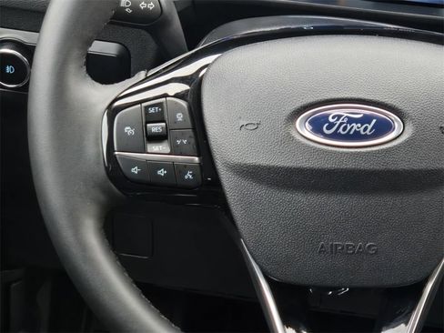 Used 2023 Ford Escape SE w/ Class II Trailer Tow Package image 19