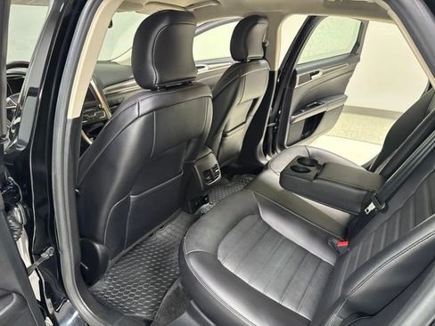 Used 2017 Ford Fusion SE w/ Fusion SE Technology Package FWD image 25