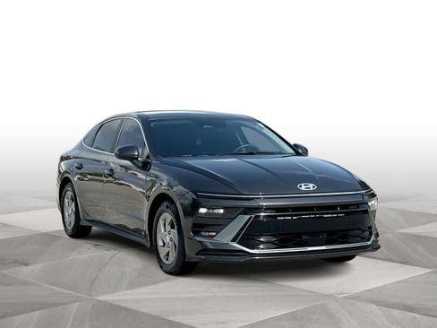 Used 2025 Hyundai Sonata SE FWD image 2