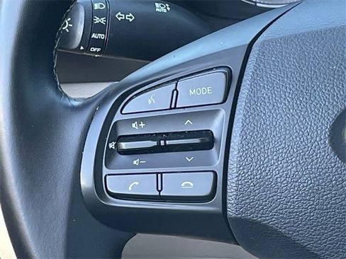 Used 2022 Hyundai Venue SEL image 12