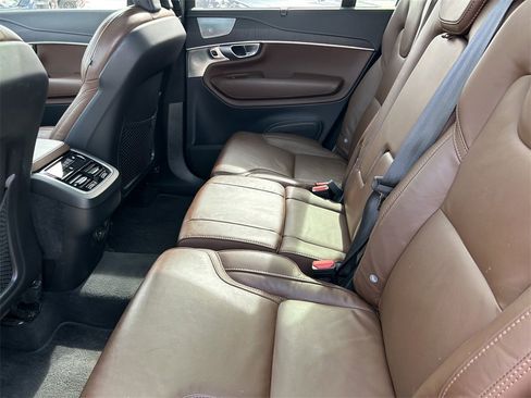Used 2024 Volvo XC90 B6 Ultimate w/ Lounge Package image 19