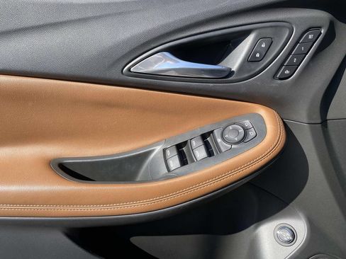 Used 2020 Buick Encore GX Essence FWD image 17