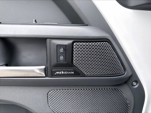 Used 2024 Land Rover Defender 110 X-Dynamic SE AWD/4WD image 34
