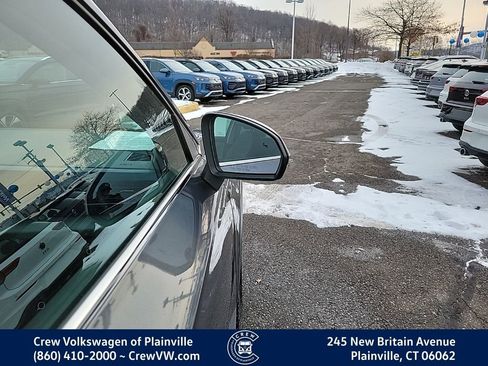 Certified 2022 Volkswagen Taos SE image 34