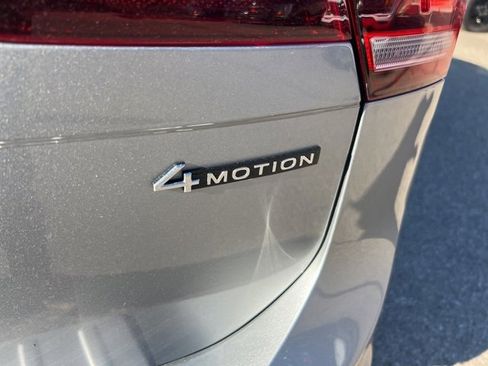 Used 2022 Volkswagen Tiguan SE w/ Panoramic Sunroof Package image 20