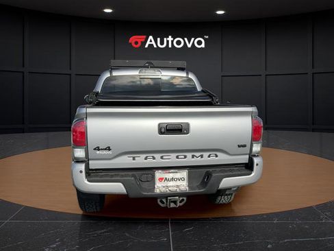 Used 2020 Toyota Tacoma TRD Off-Road w/ Technology Package image 4