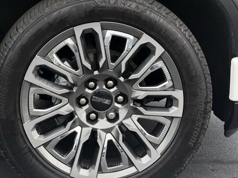 Used 2023 GMC Sierra 1500 Denali Ultimate image 10