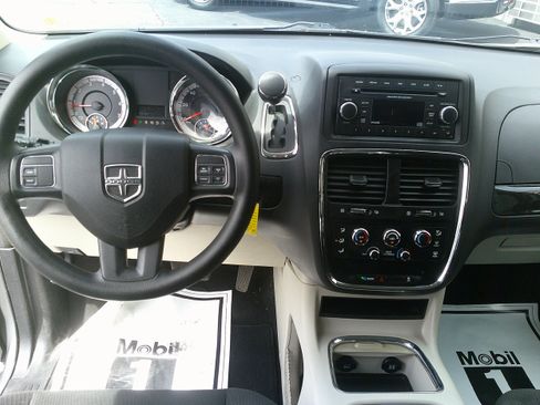 Used 2016 Dodge Grand Caravan SXT FWD image 24