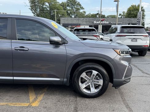 Used 2025 Honda Pilot EX-L image 10