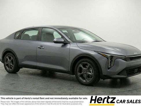 Used 2025 Kia K4 LXS image 1