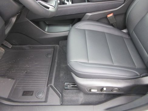 New 2026 Chevrolet Traverse LT w/ Sun and Wheel Package image 20