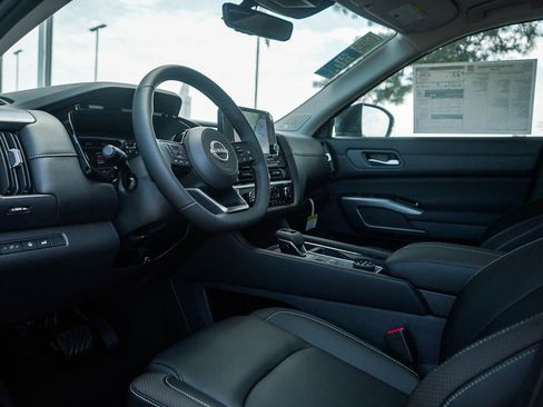 New 2025 Nissan Pathfinder SL w/ SL Premium Package image 19