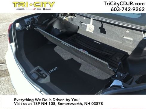 Used 2011 Chrysler 200 Touring image 29