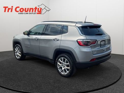 Used 2023 Jeep Compass Latitude AWD/4WD image 6