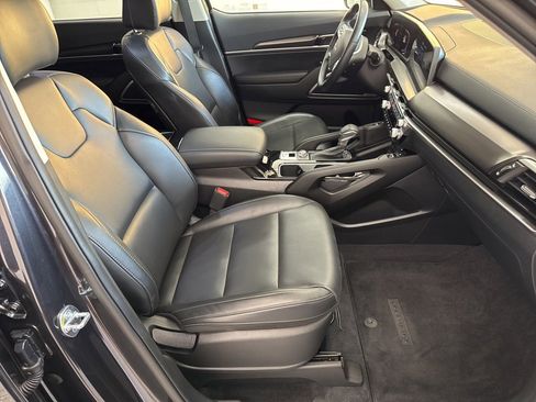 Used 2025 Kia Telluride S image 28